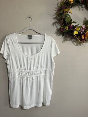 🌺Ann Taylor White Short Sleeve Scoop-Neck Tee